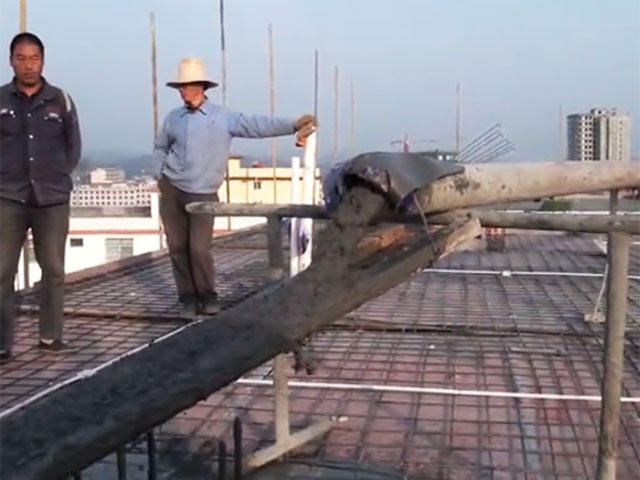 山東力源機(jī)械，車(chē)載式攪拌拖泵一體機(jī)現(xiàn)場(chǎng)施工視頻